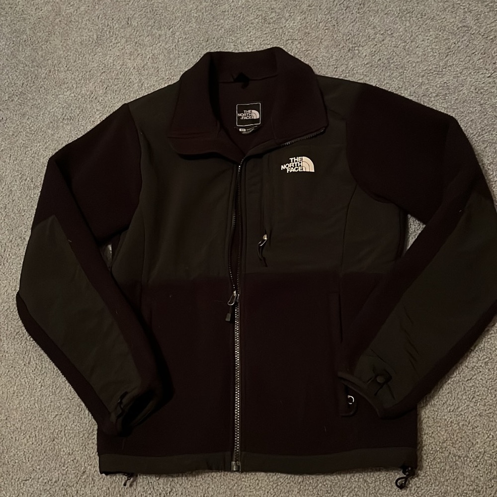 Northface Denali Womens fleece jacket. Black. Beyond excellent condition